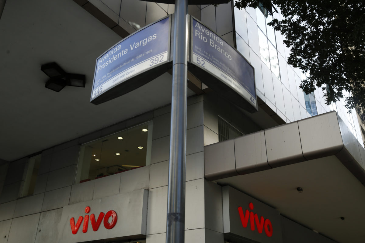 auren-e-vivo-se-unem-para-vender-energia-a-pequenas-empresas-no-mercado-livre-|-investnews