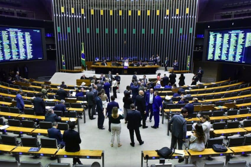 camara-aprova-urgencia-para-pl-que-incentiva-energia-solar-para-familias-de-baixa-renda