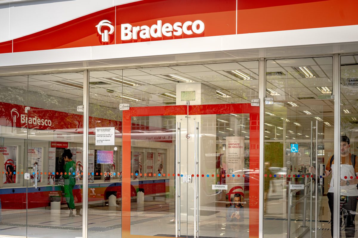 fitch-revisa-perspectiva-de-bradesco-para-‘negativa’-|-investnews