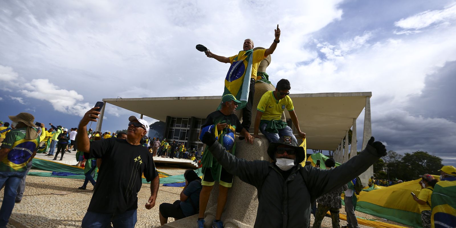 um-ano-apos-tentativa-de-golpe,-stf-mantem-66-presos