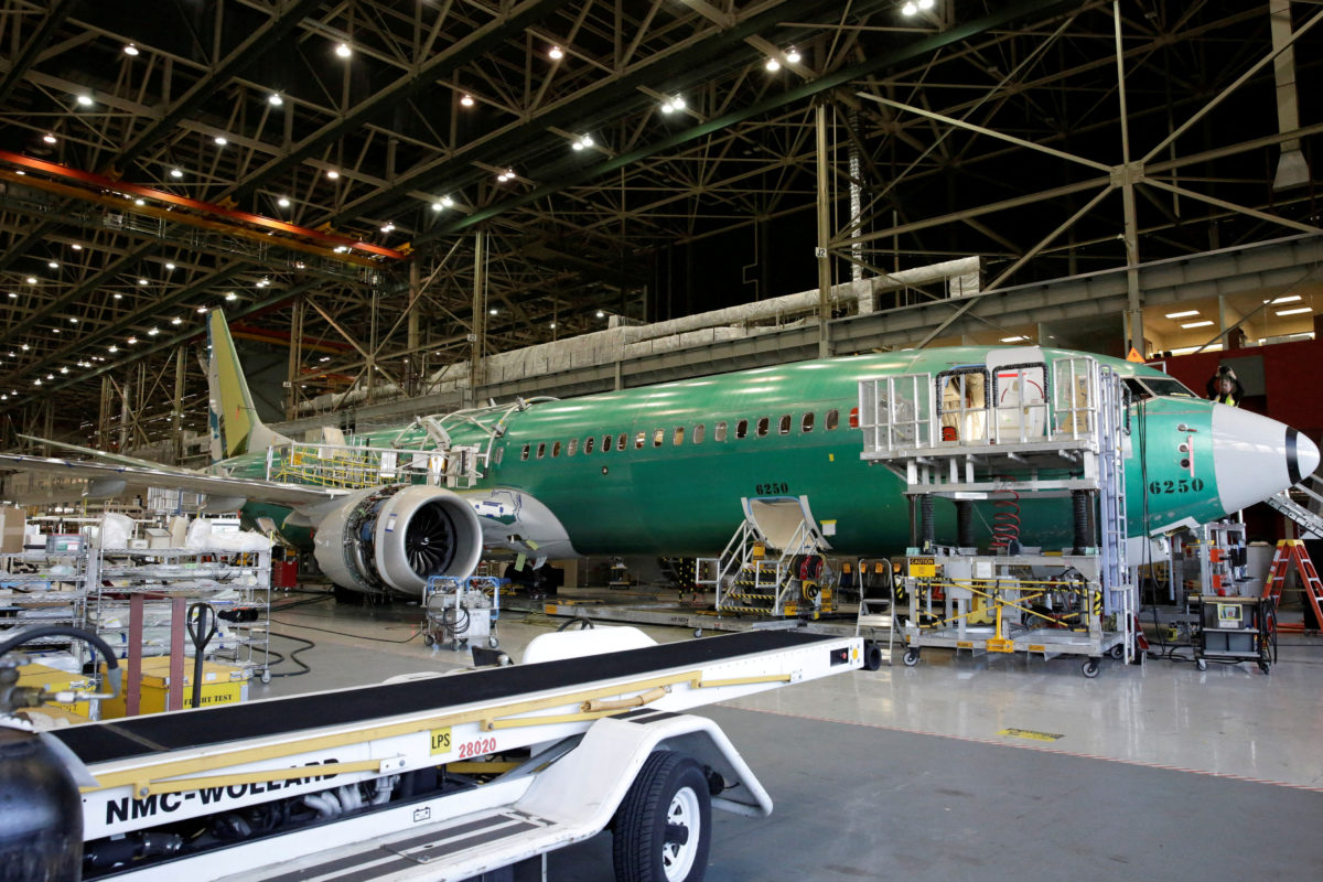 acoes-da-boeing-despencam-apos-suspensao-de-avioes-737-max-9-|-investnews