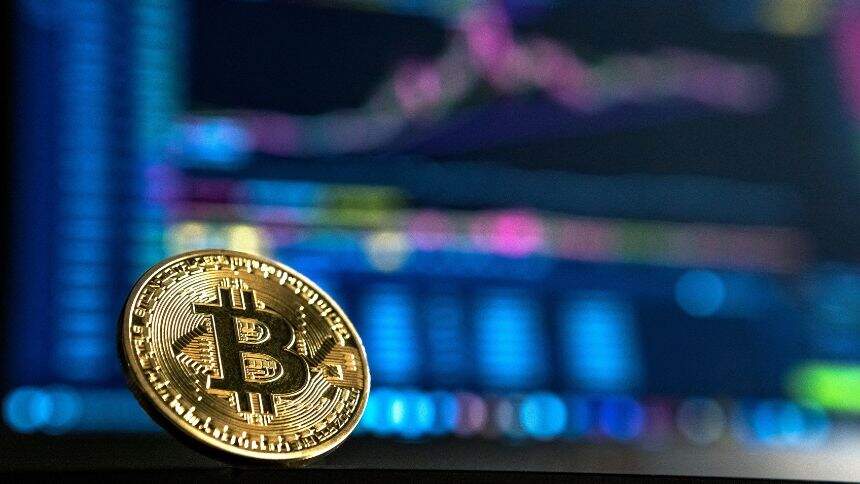 bitcoin-pode-subir-mais-de-30-vezes-com-etfs,-projeta-cathie-wood-–-neofeed