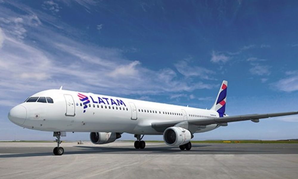 aviao-que-pousaria-em-guarulhos-desvia-rota-apos-passageiro-sofrer-avc-–-jovem-pan