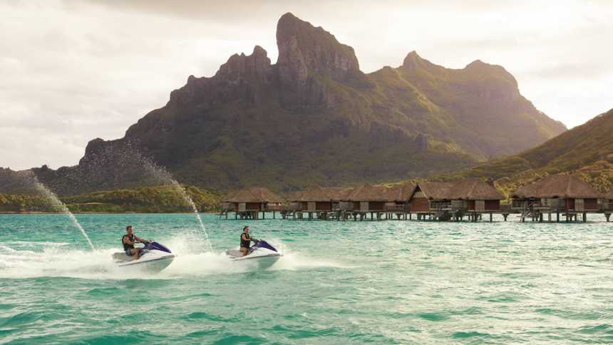 turistas-mais-jovens-(e-exigentes)-mudam-o-perfil-das-viagens-de-luxo-–-neofeed