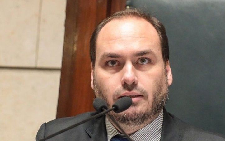 carlos-bolsonaro-vai-depor-sobre-publicacao-considerada-ofensiva-a-diretor-da-pf-|-cnn-brasil