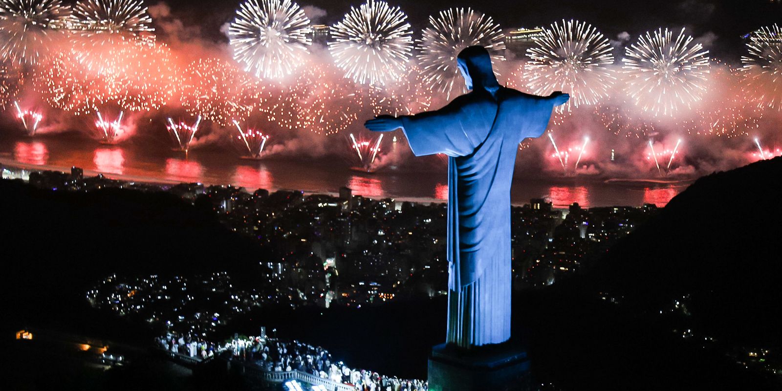 festa-de-reveillon-continua-na-praia-de-copacabana
