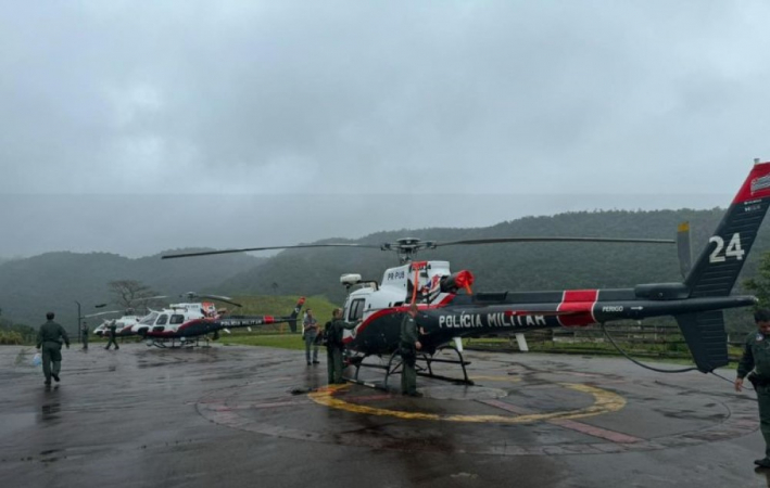 Helicópteros usados no resgate dos corpos de acidente em Paraibuna