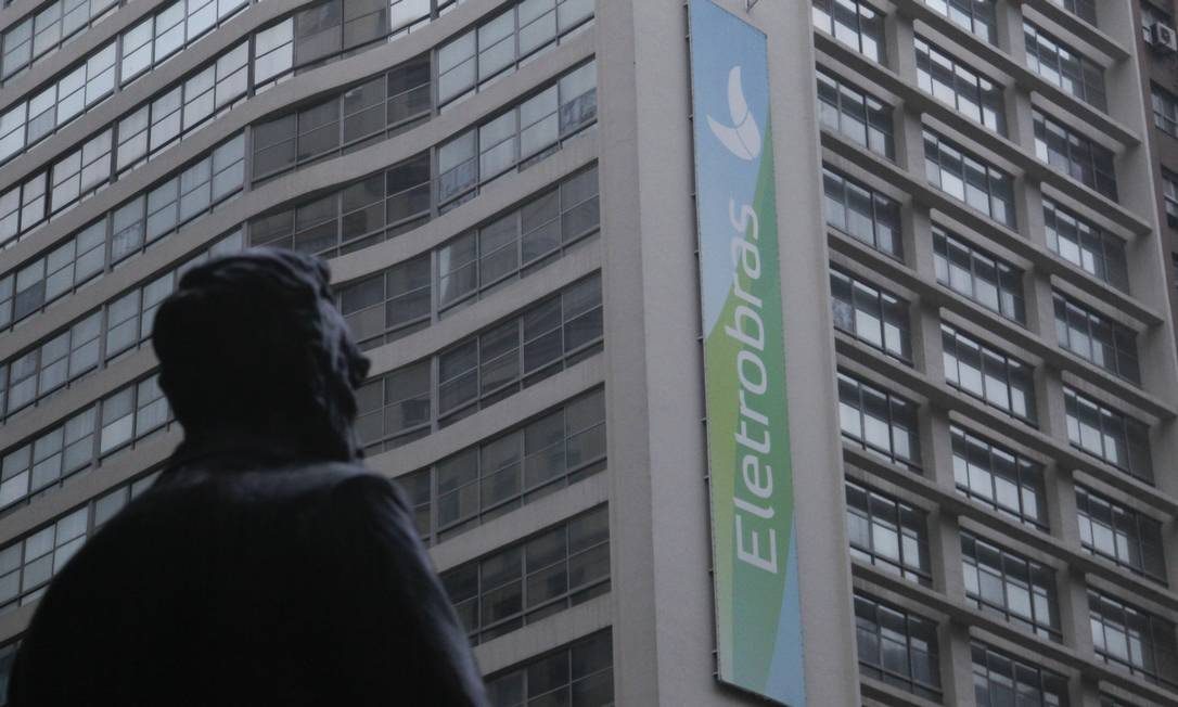 Em assembleia autorizada pelo STF, Eletrobras (ELET3) confirma aval para incorporação de Furnas