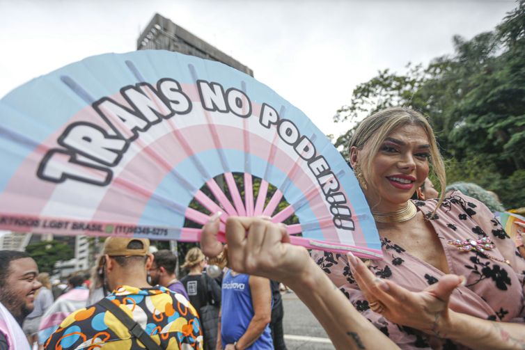 São Paulo (SP), 28/01/2024 - VIII Caminhada  Trans, na Avenida Paulista, em São Paulo, com o tema 'Pelo Direito de Sobreviver, Existir e Resistir', coordenada pela ONG Projeto Séforas. Foto Paulo Pinto/Agência Brasil