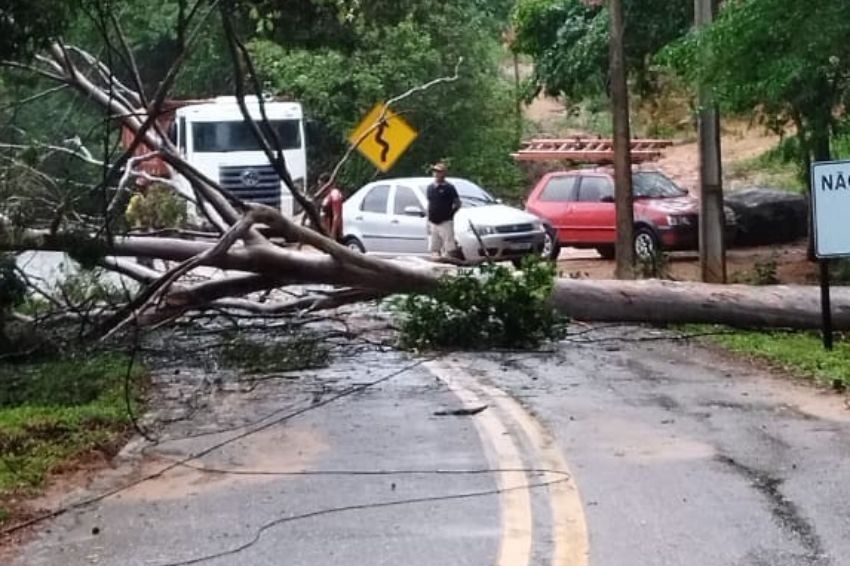 tempestade-deixa-moradores-do-ceara-sem-acesso-a-energia