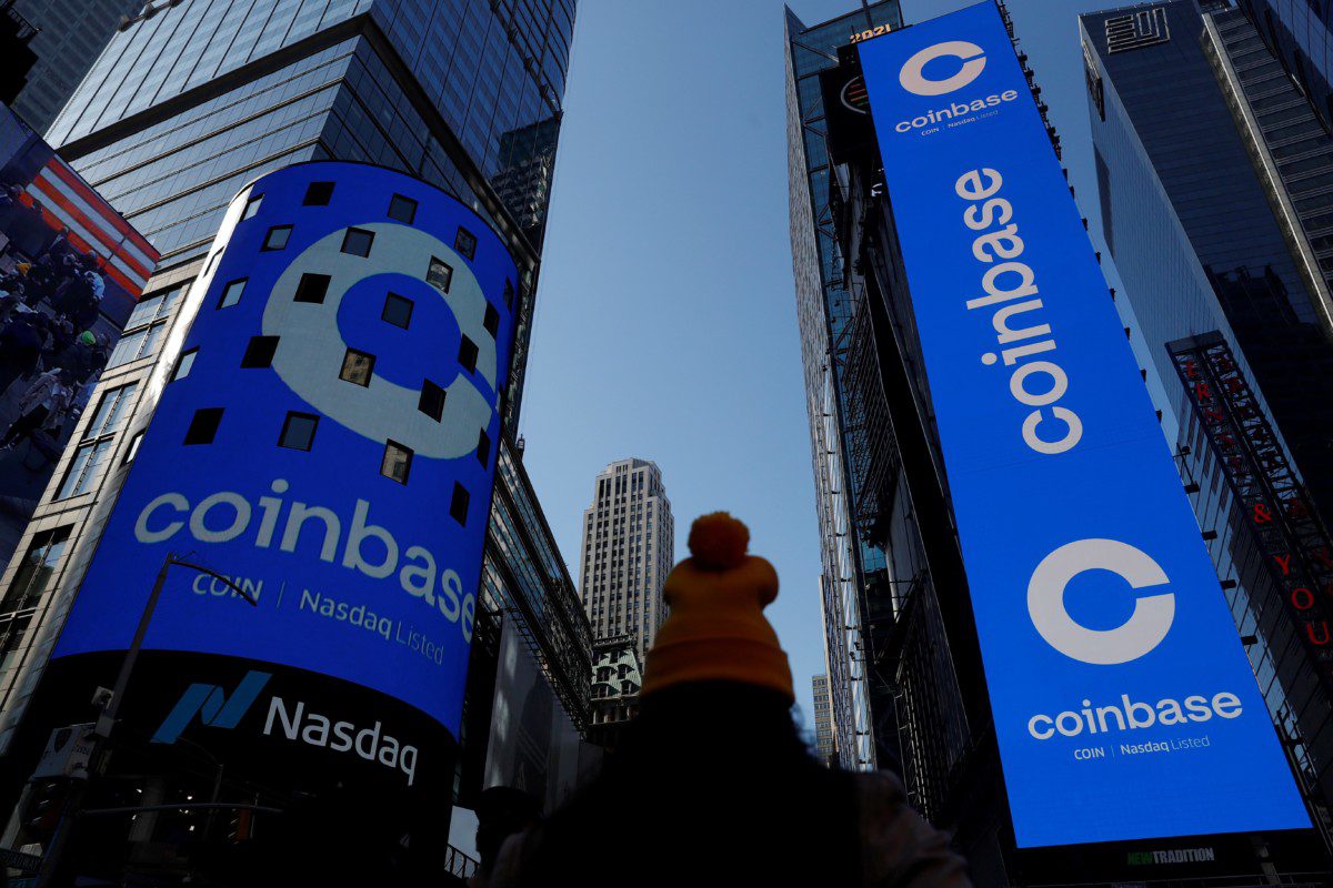 acao-da-coinbase-dispara-apos-1o-lucro-trimestral-em-2-anos-e-etf-de-bitcoin-|-investnews