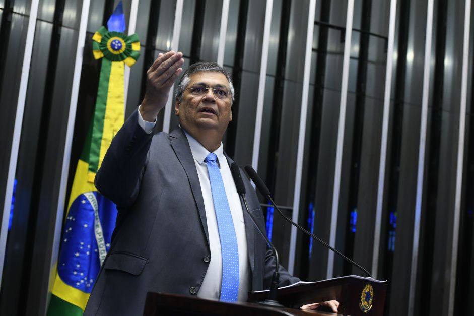 dino-toma-posse-como-ministro-do-stf-e-sela-passagem-pelos-tres-poderes-em-um-ano-|-cnn-brasil