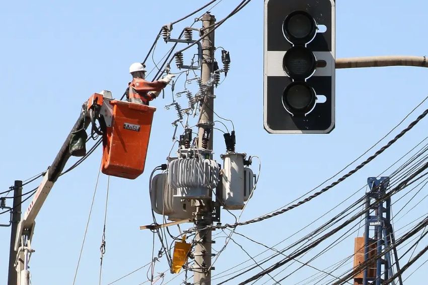 por-que-as-distribuidoras-tem-demorado-para-restabelecer-energia?