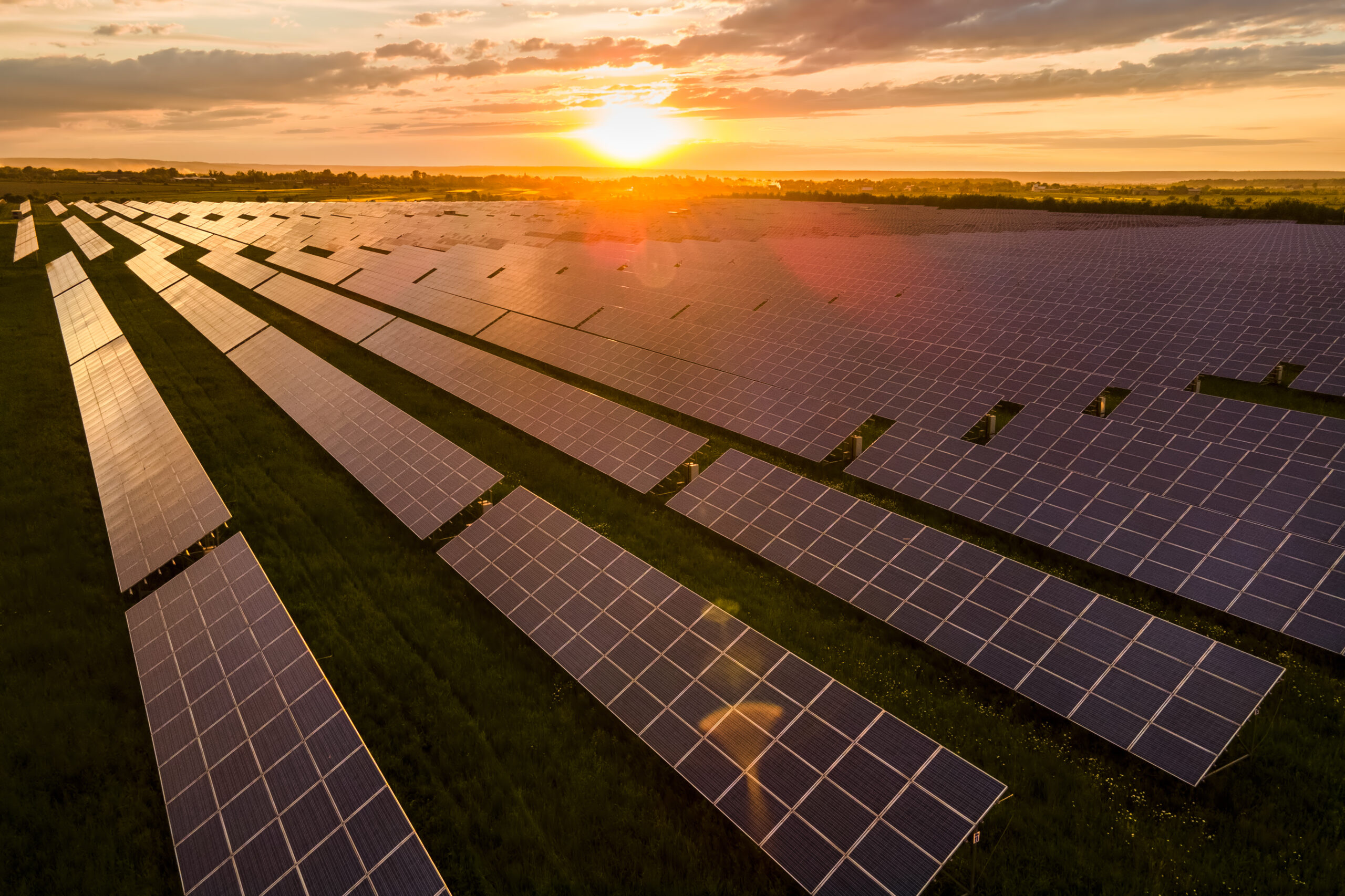 como-se-constroi-uma-usina-solar-de-grande-porte-em-solo