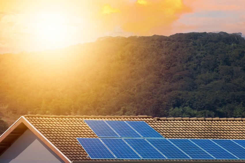 Reduções da Selic elevam em 50% o número de consumidores que instalam energia solar Reduções da Selic elevam em 50% o número de consumidores que instalam energia solar