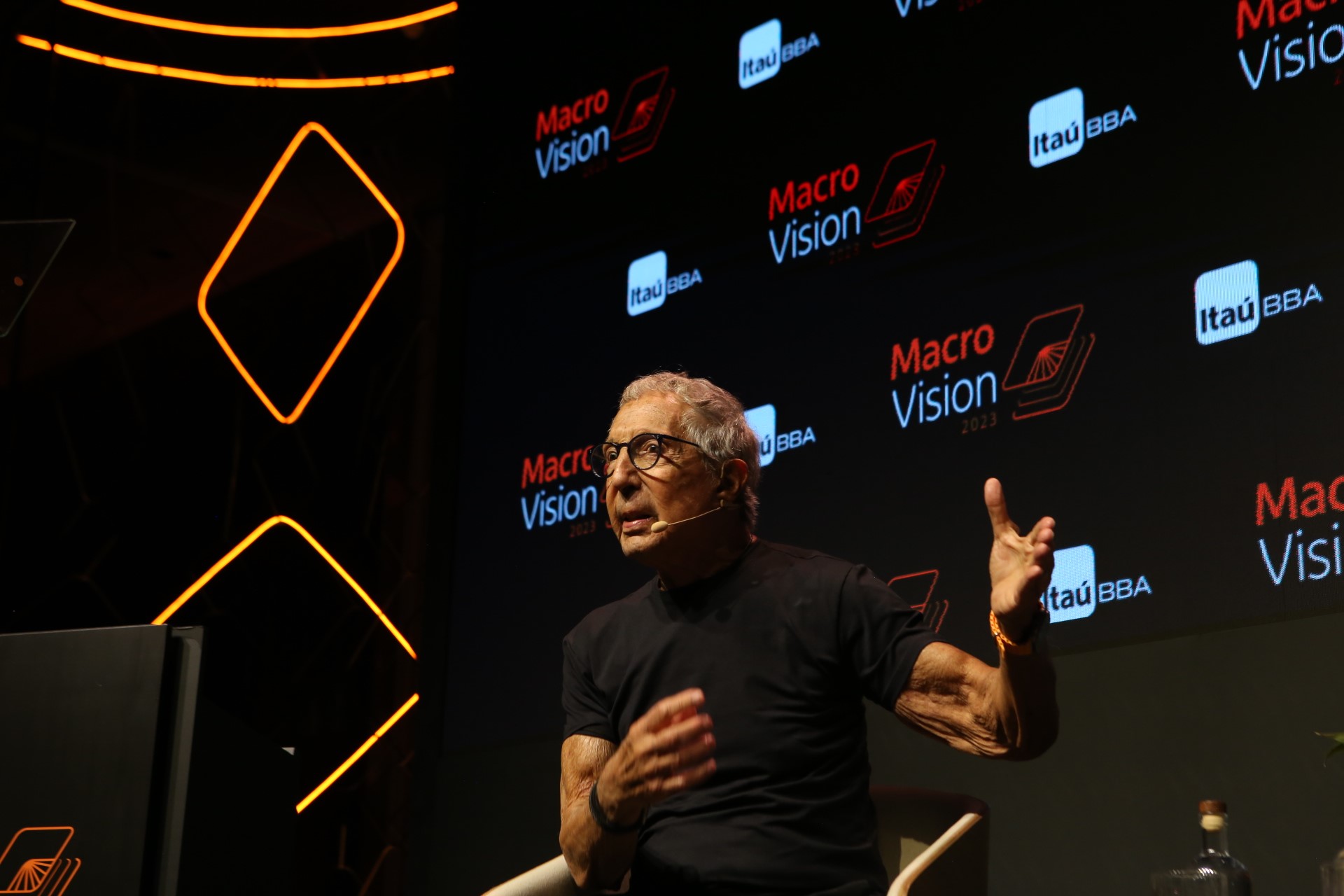 Empresário Abilio Diniz morre aos 87 anos, vítima de pneumonia