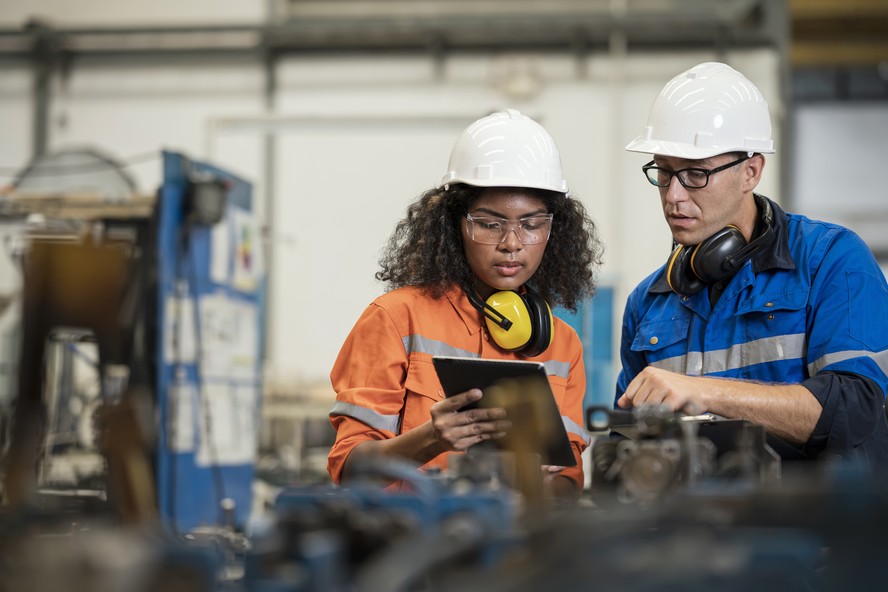 Produção industrial sobe 1,1% em dezembro ante novembro, afirma IBGE