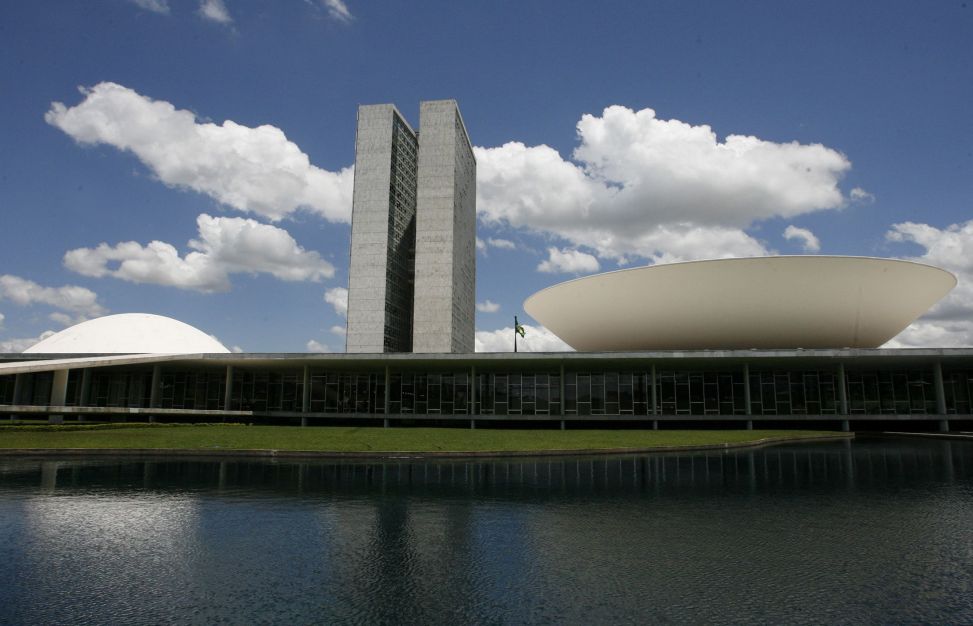 de-volta-a-pauta-de-debate,-fim-da-reeleicao-ja-foi-proposto-57-vezes-no-congresso-|-cnn-brasil