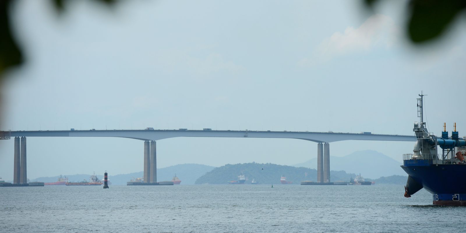 com-fluxo-diario-de-150-mil-veiculos,-ponte-rio-niteroi-faz-50-anos