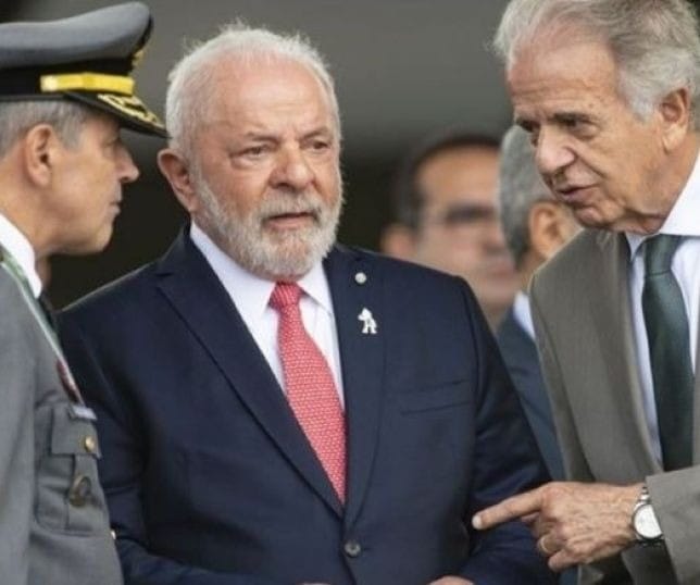 lula-pisa-em-ovos-com-os-militares