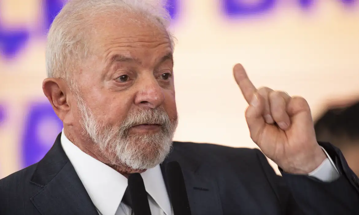 lula-age-como-se-o-estado-nao-fosse-laico