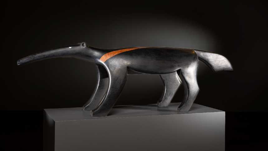 artista-indigena-ganha-exposicao-individual-com-bancos-inspirados-em-animais-–-neofeed