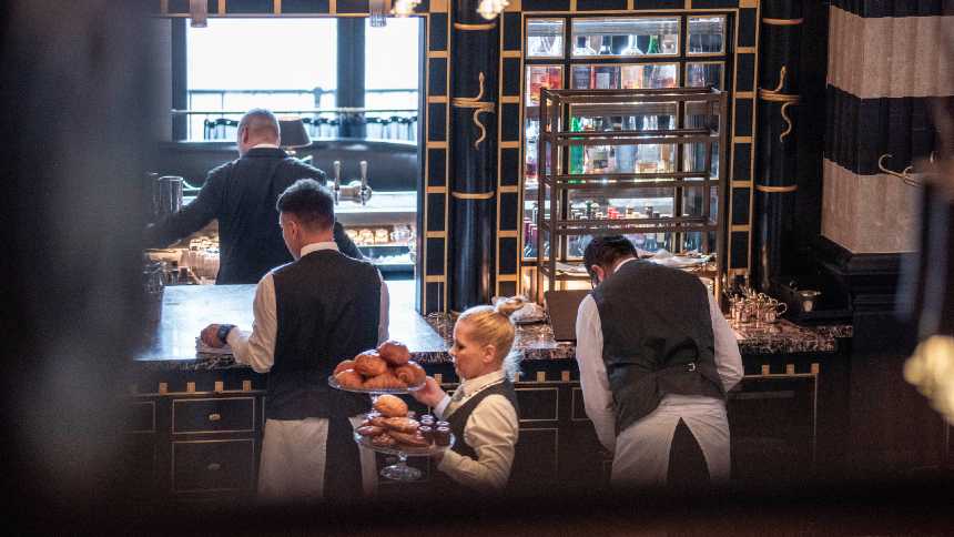 the-wolseley-city:-o-endereco-dos-encontros-de-negocios-em-londres-–-neofeed