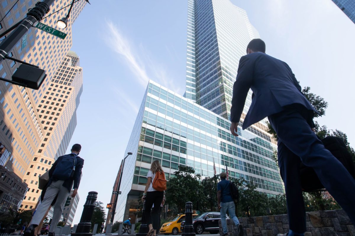 wall-street-inicia-semana-em-baixa;-boeing-limita-perdas-no-dow-|-investnews