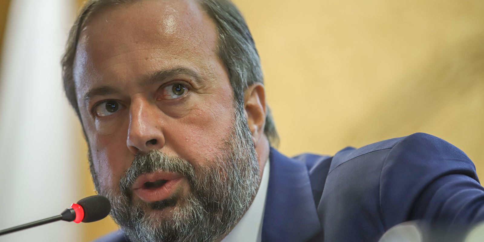 ministro-quer-modernizacao-de-contratos-com-distribuidoras-de-energia
