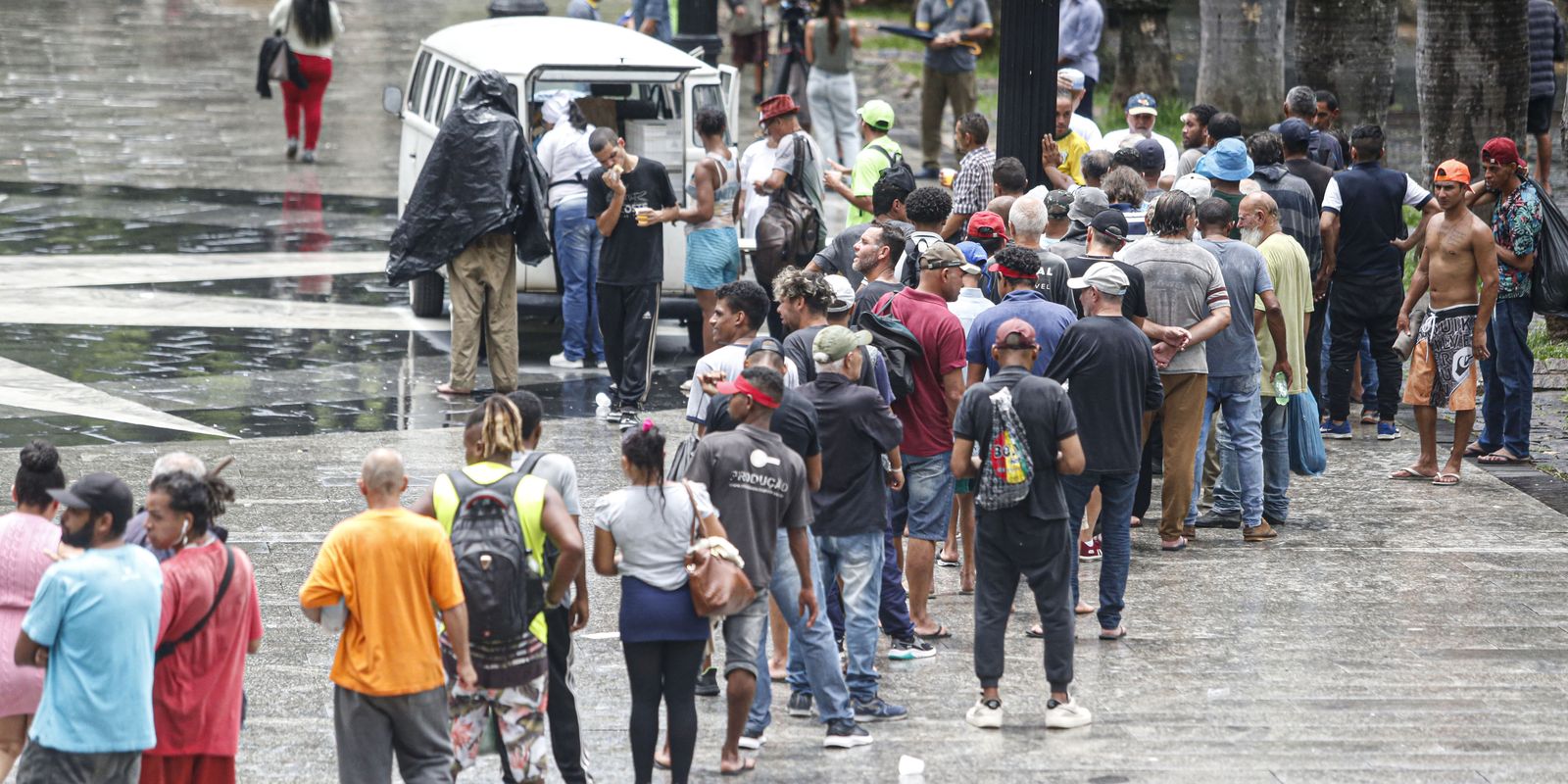 vereadora-denuncia-pm-por-impedir-doacao-de-comida-a-populacao-de-rua