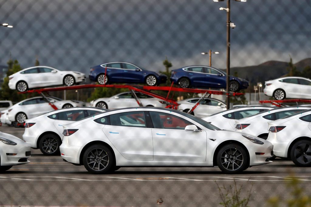 eua-investigam-recall-da-tesla-(tsla34)-que-afetou-2-milhoes-de-veiculos-com-piloto-automatico