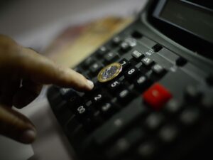 renda-fixa-pre-ou-pos:-qual-e-o-melhor-investimento-agora,-pensando-no-curto-prazo?
