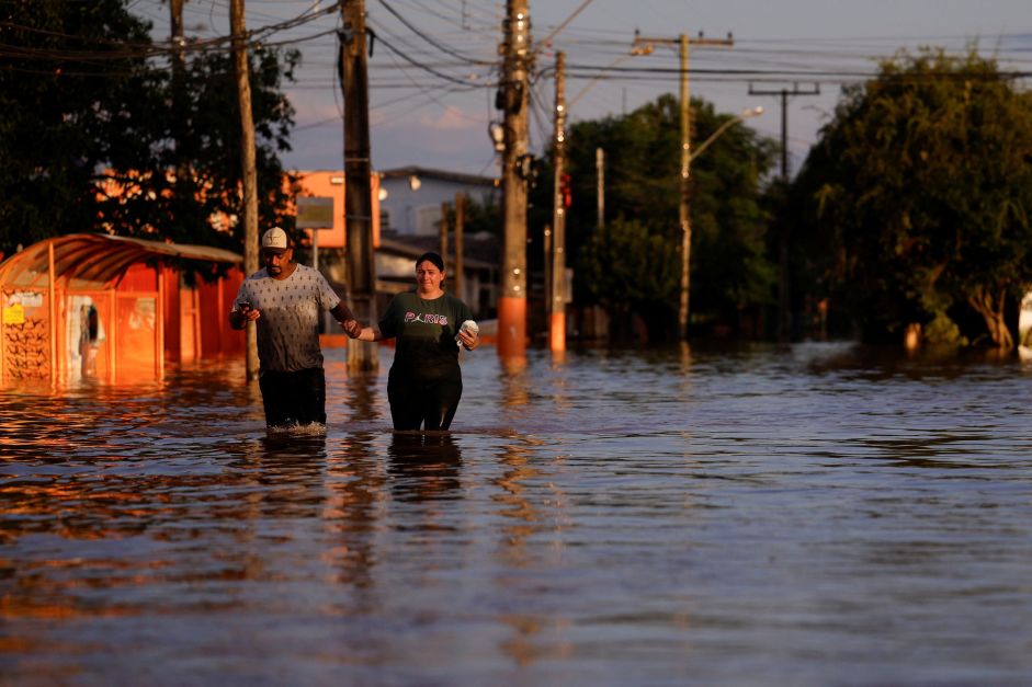 tragedia-no-rs:-roubo-de-barcos,-casas-saqueadas-e-fake-news-preocupam-o-governo-|-cnn-brasil