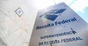 iphone-de-r$-500-e-pedras-preciosas:-receita-faz-leilao;-veja-como-participar-–-money-times