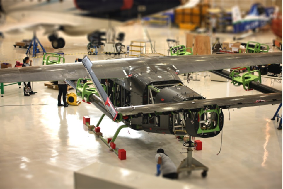 O que é um eVTOL? Reportagem mostra aeronave elétrica de pouso e decolagem vertical, que tem dimensões similares a de um helicóptero Bell 505, com 3.30m de altura, 10.30 de comprimento e 15.20 de envergadura.