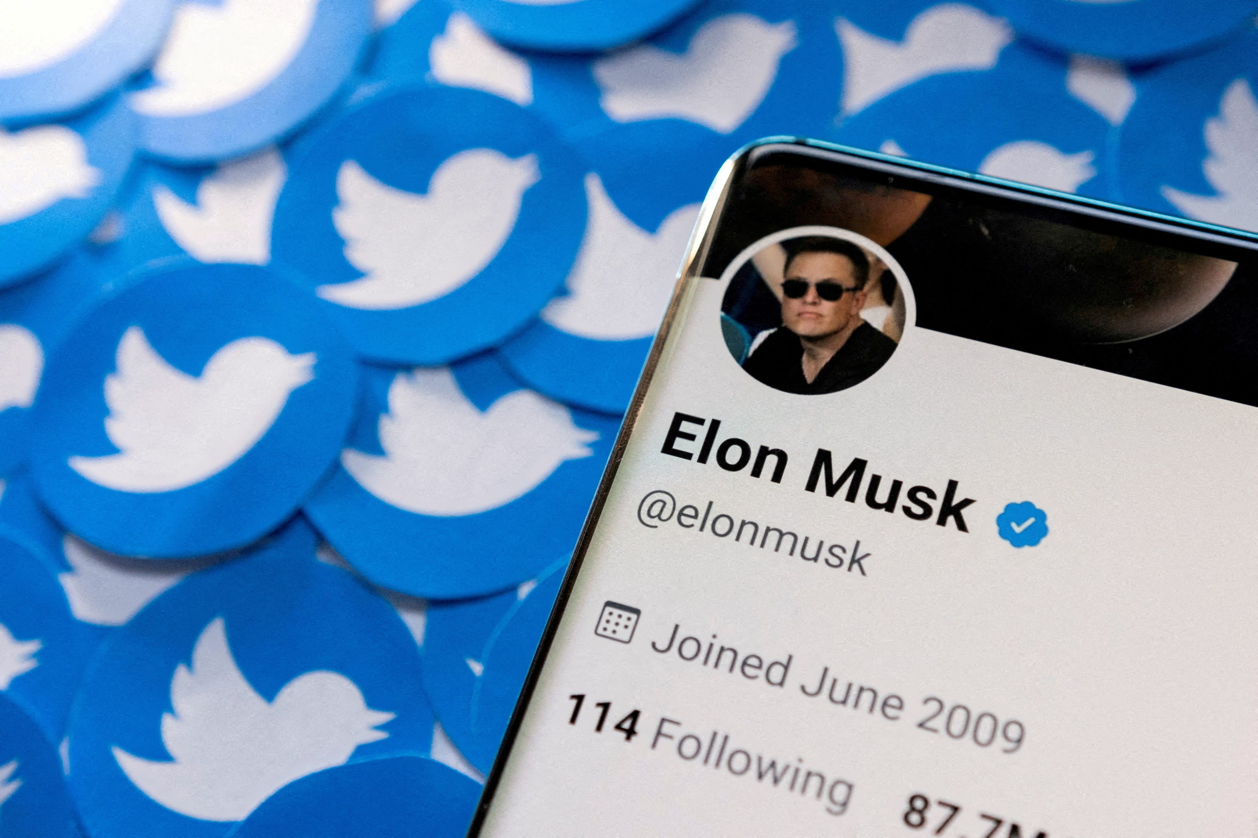 Musk conclui transformação do X para se distanciar da marca Twitter