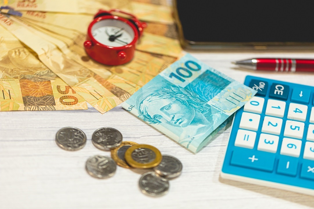 Fuga da poupança: brasileiros sacaram R$ 1,142 bilhão da caderneta em abril