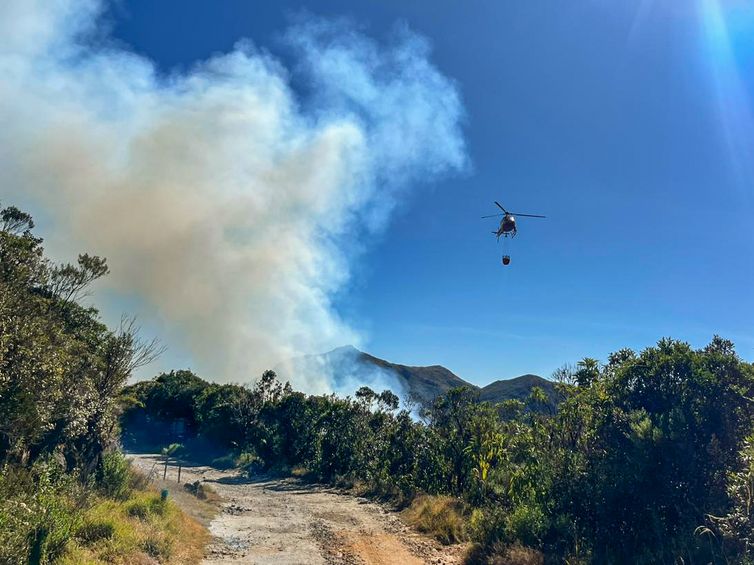 Rio de Janeiro (RJ) 16/06/2024 - Incêndio do Parque Nacional de Itatiaia.  Foto: Corpo de Bombeiros RJ/Divulgação