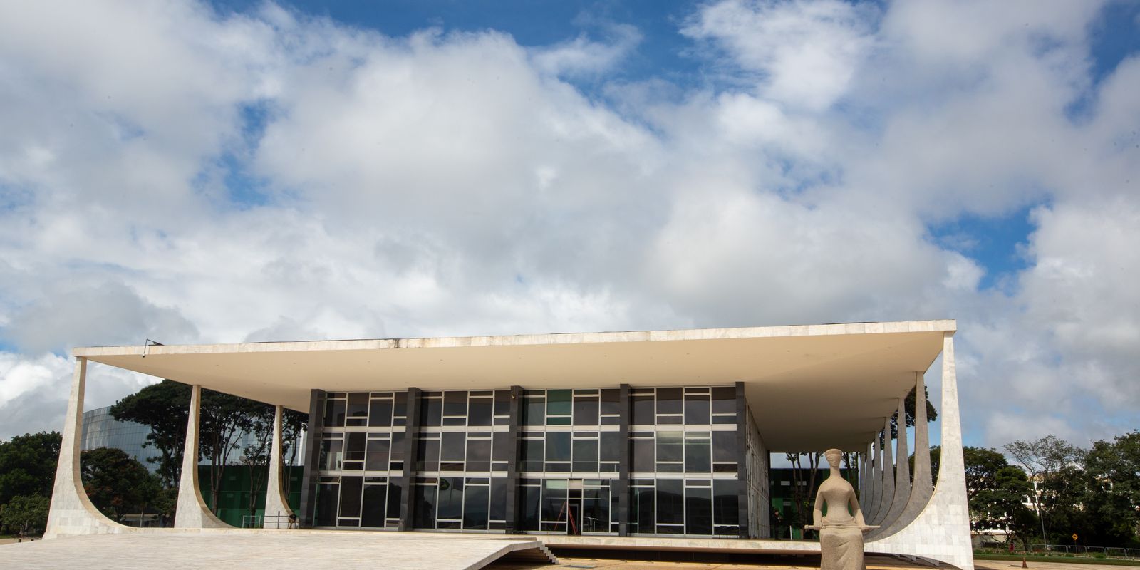 fachin-deve-liberar-adpf-das-favelas-para-julgamento-neste-semestre