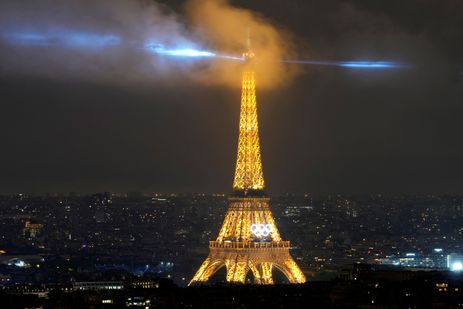 Paris 2024 Olympics - Opening Ceremony - Paris, France - July 26, 2024. A laser show is projected from the Eiffel Tower during the opening ceremony of the 2024 Summer Olympics. Brian Inganga/Pool via REUTERS
