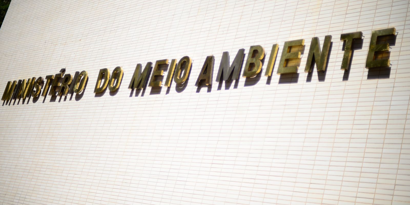 governo-fecha-acordo-salarial-com-servidores-federais-ambientais