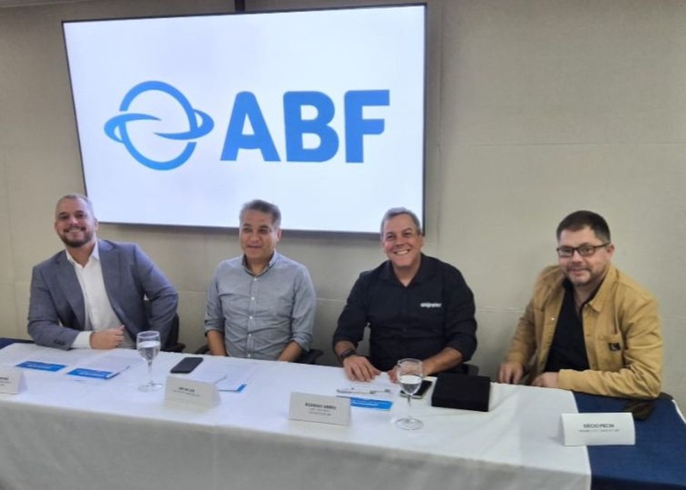 esq. p/ dir.: Bruno Lucius, gerente Jurídico da ABF; Jae Ho Lee, diretor Administrativo Financeiro da ABF; Rodrigo Abreu, diretor de Marketing e Comunicação; e Decio Pecin, eleito vice-presidente para o biênio 25-26 — Foto: Reprodução