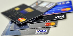 metade-dos-brasileiros-sofreu-fraude-em-2024,-diz-serasa-experian