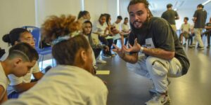 oficina-ensina-escrita-criativa-a-partir-da-cultura-do-slam-no-rio