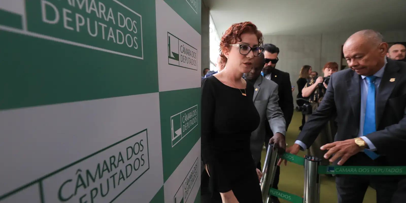 moraes-oficializa-pedido-de-extradicao-de-carla-zambelli