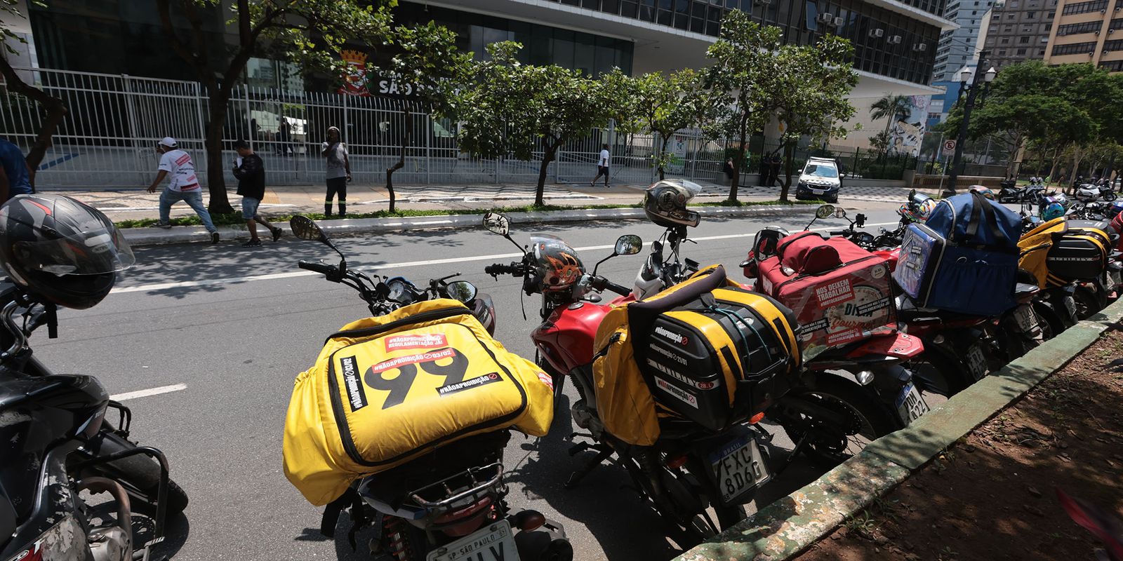 municipios-devem-regulamentar-servico-de-mototaxi-em-sp,-diz-proposta 