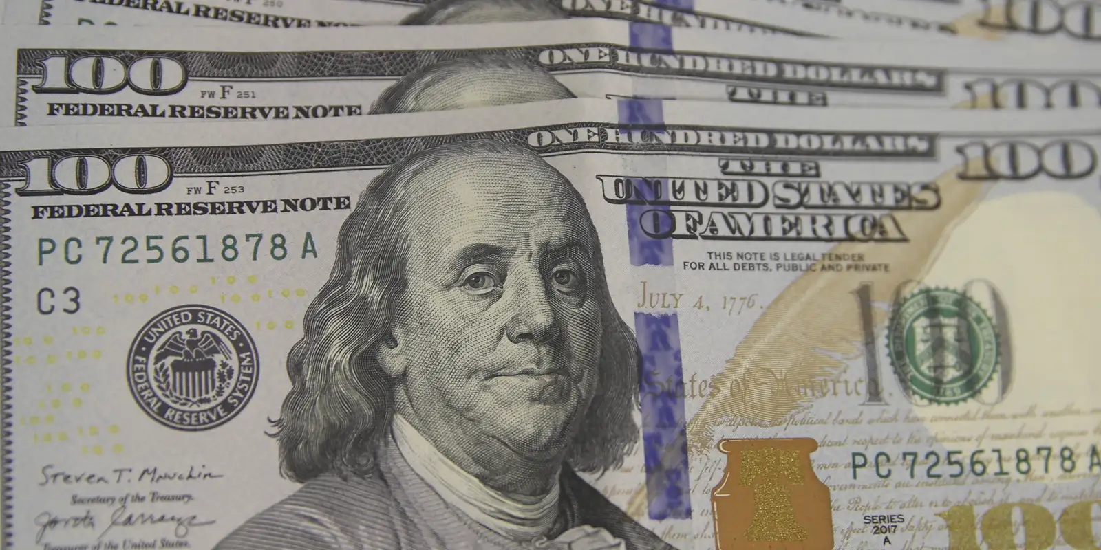 dolar-cai-para-r$-5,49-com-derrubada-de-alta-do-iof-e-inflacao-menor