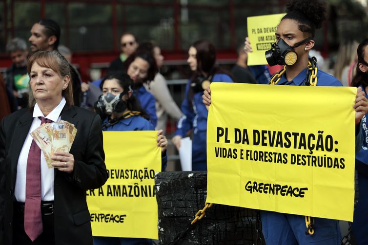 São Paulo (SP), 07/06/2025. Ato do Greenpeace no MASP contra o PL 2159. Foto: Paulo Pinto/Agência Brasil