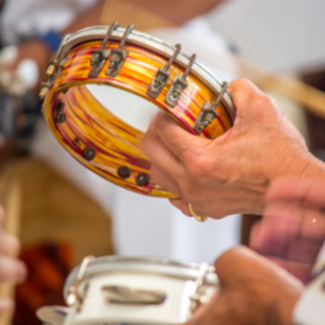 05-Instrumentos-musicais-do-samba.jpg Generic placeholder image