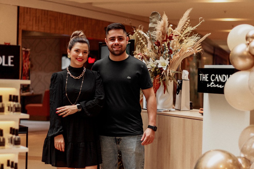Patrícia Massambani e Raul da Silva Garcia, fundadores da The Candle Store — Foto: Divulgação